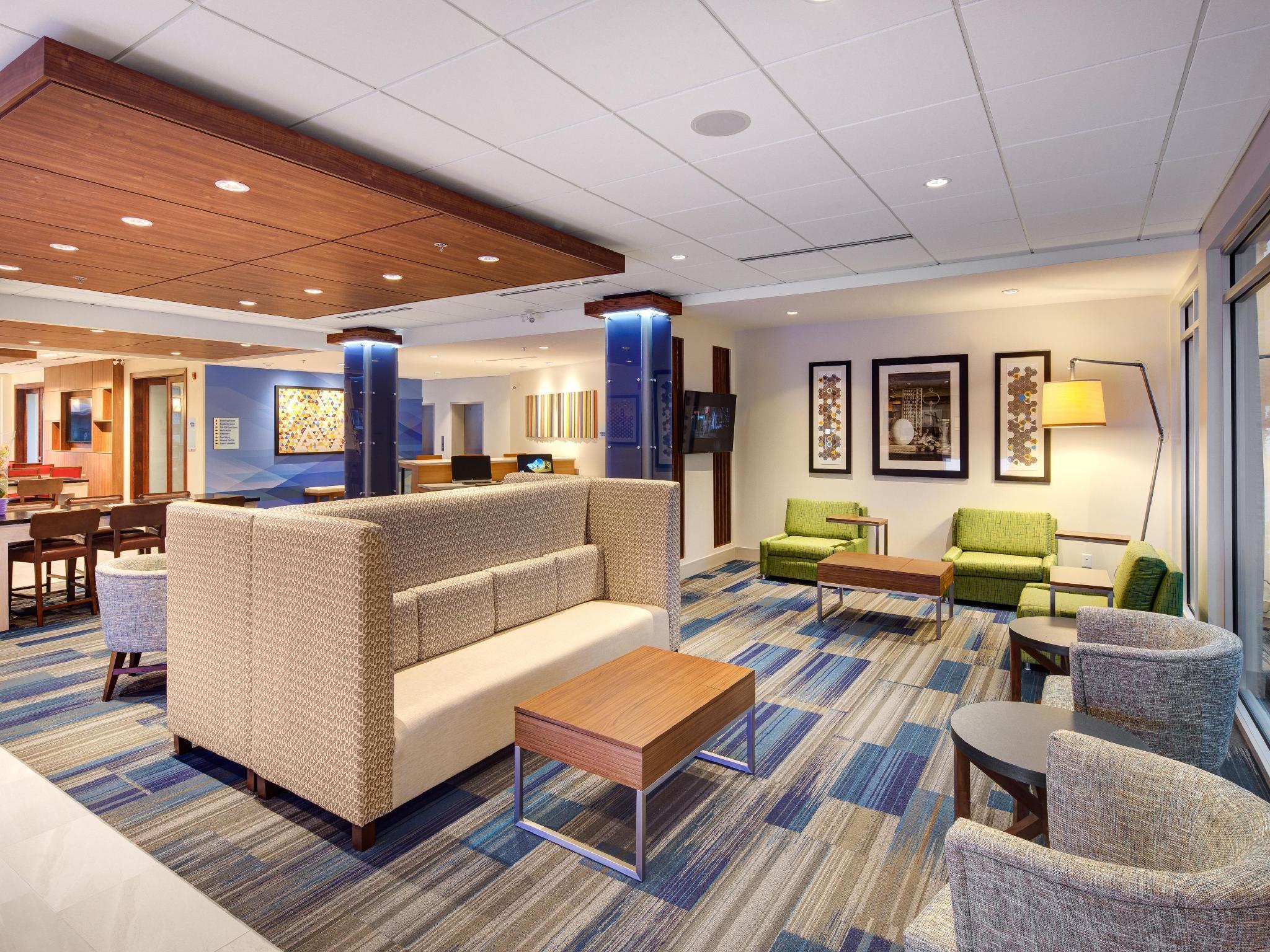 Holiday Inn Express & Suites Terrace By Ihg Exterior foto